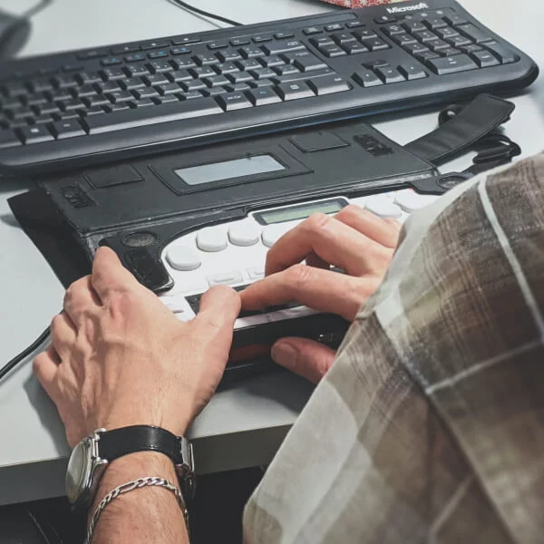 Someone working with a screen reader